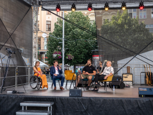 Jan Kraus pobavil Brňáky, pro Emil Open měl show na náměstí Svobody